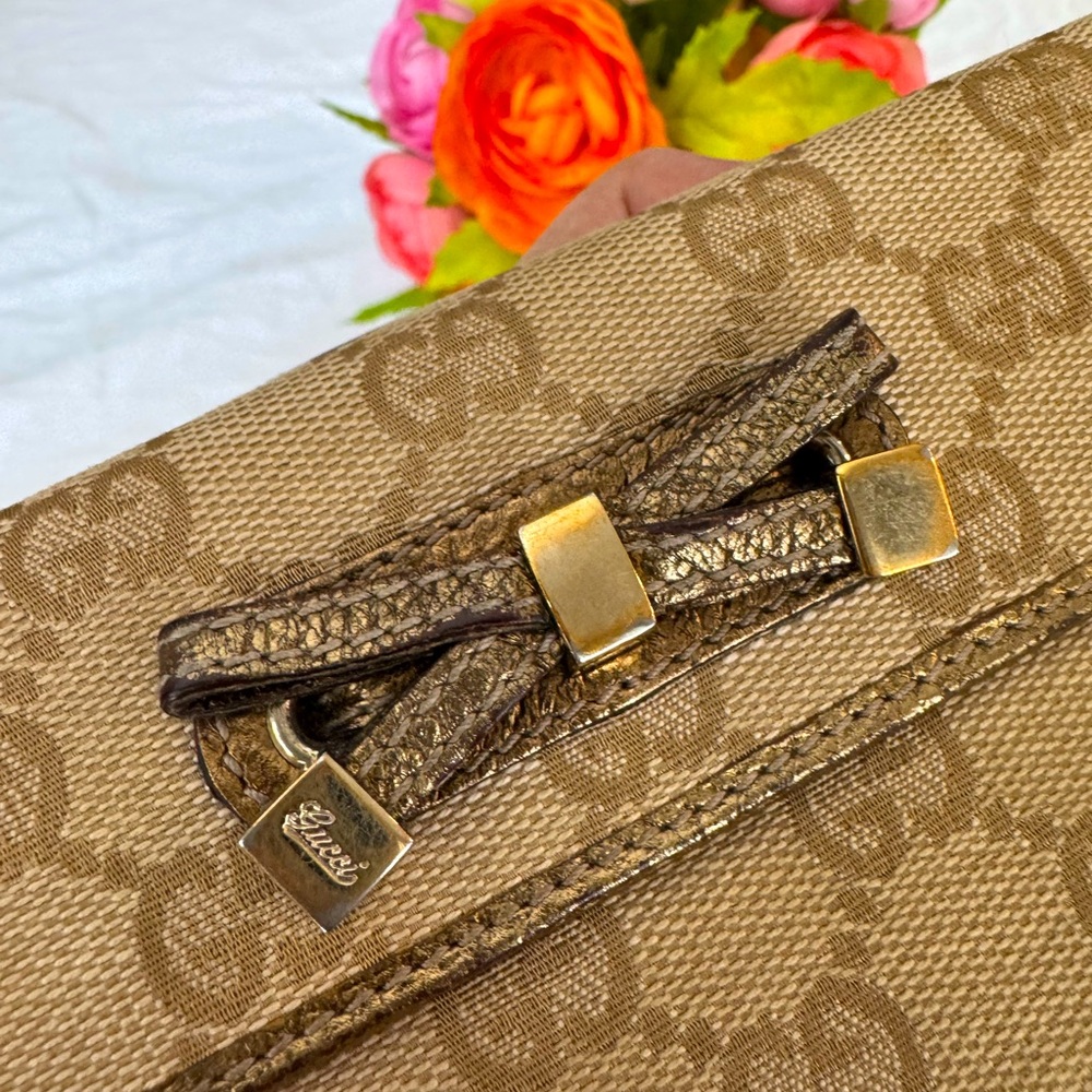 Authentic Gucci Golf Monogram Wallet with Bow Accent - Picture 8 of 12